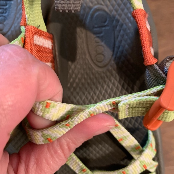 EUC (worn once) Girls Chaco Sandals. Great for hiking/Walking! - Picture 4 of 6